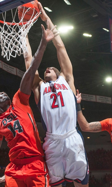 No. 6 Arizona shuts down Oregon State; Ashley leads way with 12